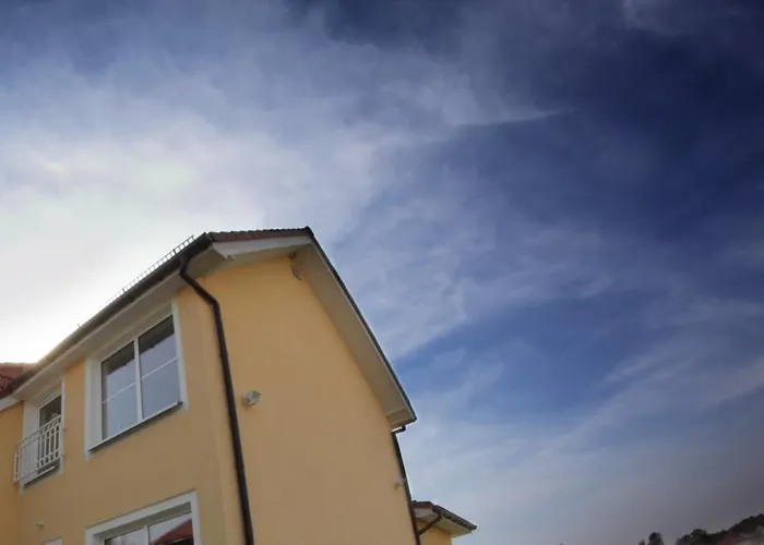 诺克莱吉爱德旅馆 Płonia