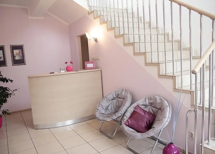 诺克莱吉爱德旅馆 Płonia